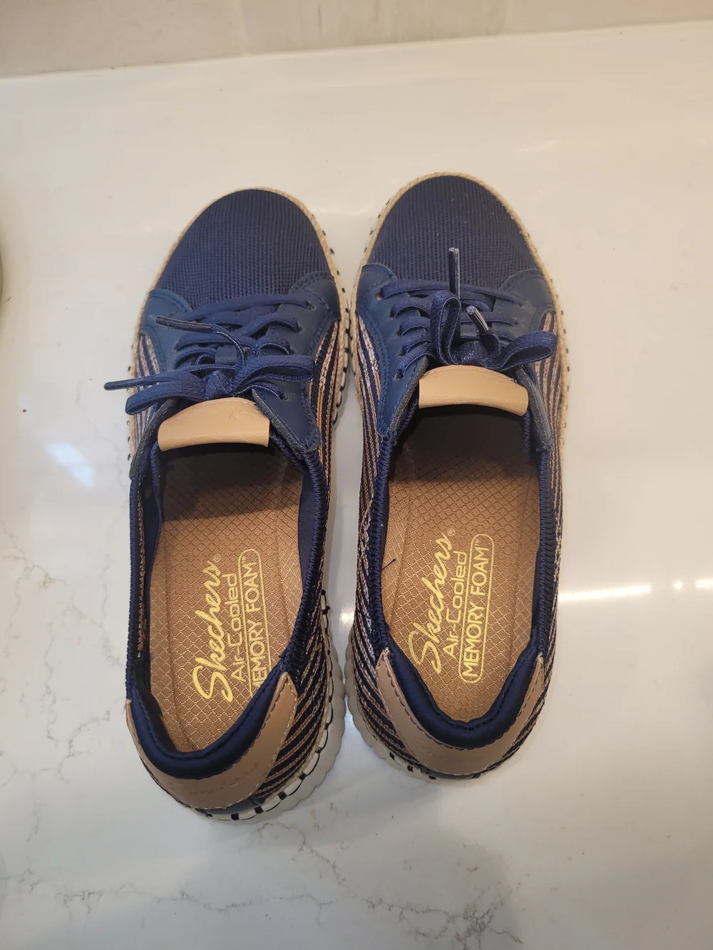 Sketchers Memory Foam Slip In Womens Size 8.